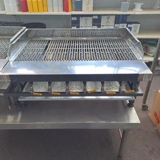 Griller Gas 6 Burner Table Model