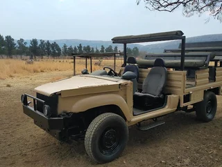 game viewer/hunting bakkie