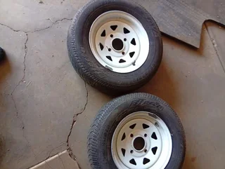 2x 12 Duim Rims Met Tyers