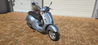 2022 Vespa GTS 300 HPE - Only 5,600 Kms !!