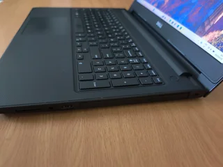 Dell Vostro 15 3568-i5 7200U-16GB DDR4 Ram-250GB SSD-HD 620 Graphics-FHD Display