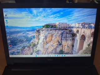 Dell Vostro 15 3568-i5 7200U-16GB DDR4 Ram-250GB SSD-HD 620 Graphics-FHD Display