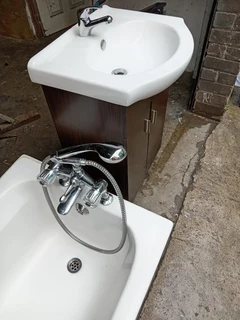 Bath, sink with fitted vanity complete with taps like new and accesories