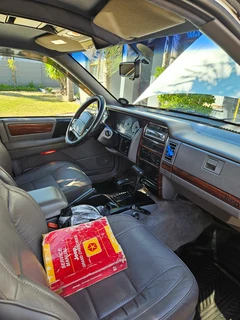 Rob Green 1993 Grand Cherokee 5.2V8(left hand drive import)