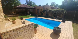 Large house for sale Langenhoven Park