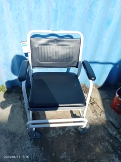 Commode - Ad posted by yoyo Bowers