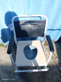 Commode - Ad posted by yoyo Bowers