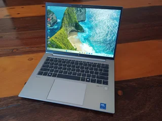 HP ZBook Firefly 14 G11-Ultra 7 16Cores/22Threads-32gb DDR5-1TB Nvme-14” FHDplus Display-Hp Warranty