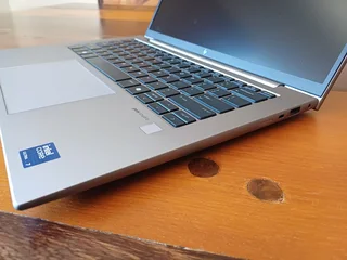 HP ZBook Firefly 14 G11-Ultra 7 16Cores/22Threads-32gb DDR5-1TB Nvme-14” FHDplus Display-Hp Warranty