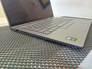 Brand new Lenovo Thinkpad x1 G10 – 2 in 1 – Ultra 7 – 32gb Ram – 1Tb Nvme SSD – FHDplus Touchscreen