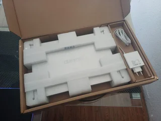 Brand new Huawei Matebook D16–Core i5 – 8gb Ram – 16inch – FHDplus &#61; 8 core – warranty 2027