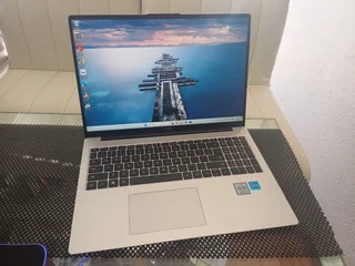 Brand new Huawei Matebook D16–Core i5 – 8gb Ram – 16inch – FHDplus &#61; 8 core – warranty 2027