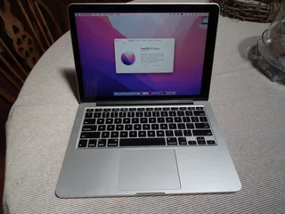 2015 Apple MacBook Pro core i5 at 2.7GHz, 8GB LPDDR3 SDRAM, 128GB 4 Lane PCIe-based flash storage