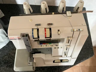 ELNA OVERLOCK PRO 4 DE SEWING MACHINE