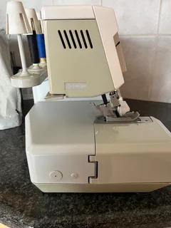ELNA OVERLOCK PRO 4 DE SEWING MACHINE