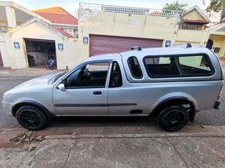 Ford Bantam 1.6 XLT With Canopy