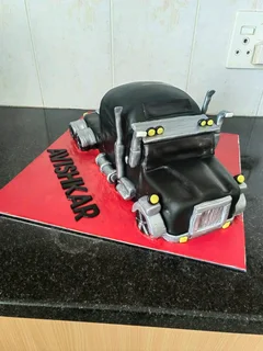 Novelty cakes and cupcakes