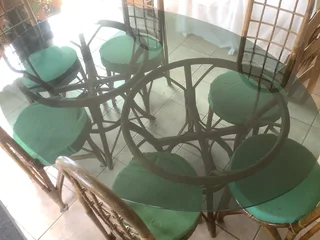 Dining room suite. R2500.00 Negotiable