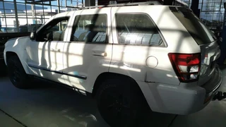 Jeep Grand Cherokee 5.7 Hemi V8 2006 limited stripping for spare