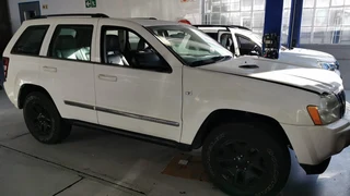 Jeep Grand Cherokee 5.7 Hemi V8 2006 limited stripping for spare