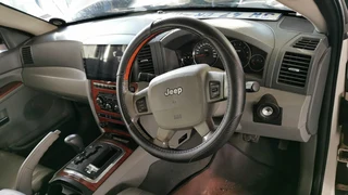 Jeep Grand Cherokee 5.7 Hemi V8 2006 limited stripping for spare