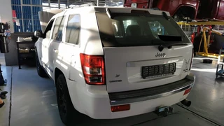 Jeep Grand Cherokee 5.7 Hemi V8 2006 limited stripping for spare