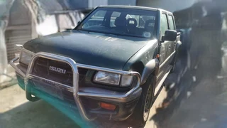 Isuzu KB280 DT LX stripping for spares.