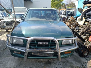 Isuzu KB280 DT LX stripping for spares.