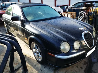 Jaguar S type 1999 stripping for spares.