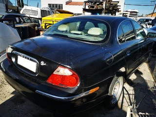 Jaguar S type 1999 stripping for spares.