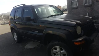 Jeep Grand Cherokee 2.5 crd 2004 stripping for spares.