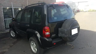 Jeep Grand Cherokee 2.5 crd 2004 stripping for spares.
