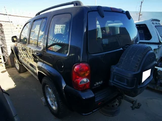 Jeep Grand Cherokee 2.5 crd 2004 stripping for spares.