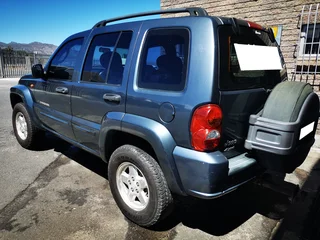 Jeep Cherokee 3.7 v6 2002 spares for sale.