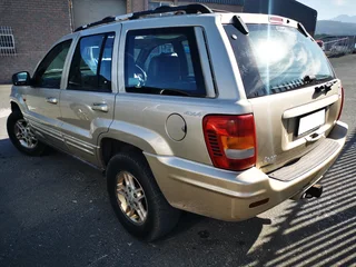 Jeep Grand Cherokee 4.7 V8 2001 spares for sale.