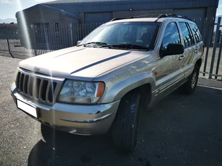 Jeep Grand Cherokee 4.7 V8 2001 spares for sale.
