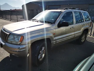 Jeep Grand Cherokee 4.7 V8 2001 spares for sale.