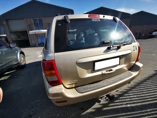 Jeep Grand Cherokee 4.7 V8 2001 spares for sale.