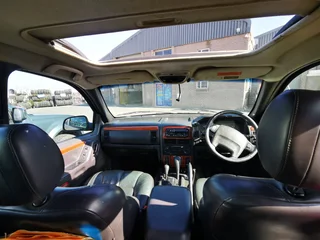 Jeep Grand Cherokee 4.7 V8 2001 spares for sale.