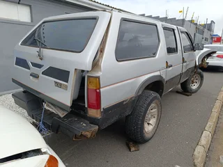 Nissan Sani 1993 V6 spares for sale.