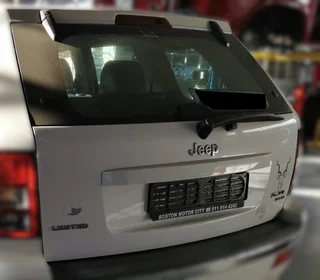 Jeep Cherokee Hemi Limited 5.7 V8 2006 boot lid for sale.