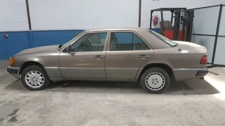 Mercedes E200 W124 stripping for spares.