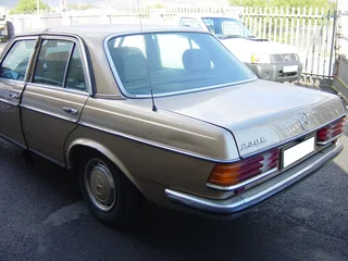 Mercedes E200 W124 stripping for spares.