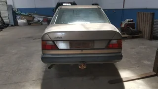 Mercedes E200 W124 stripping for spares.