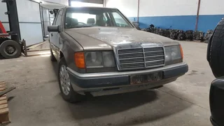 Mercedes E200 W124 stripping for spares.