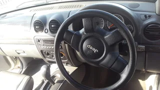 Jeep Cherokee 2.8 crd 2006 stripping for spares.