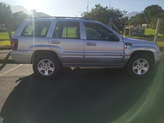 Jeep Grand Cherokee 2.7 cdi stripping for spares.