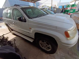 Jeep Grand Cherokee 2.7 CDI 2000 stripping for spares.