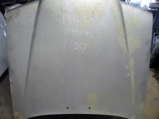 Mercedes W126 bonnet for sale.