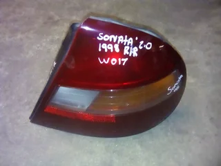 Hyundai Sonata 2.0 1998 right rear taillight for sale.